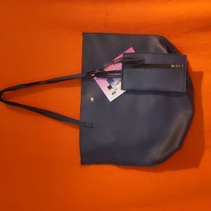 Weekender tote. With ID purse